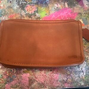 VINTAGE Coach Tan Leather Clutch 90’s